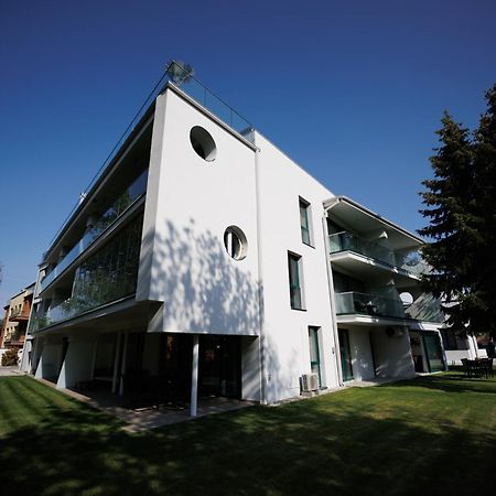 Villa Bauhaus Wellness Apartman Siofok Exterior photo