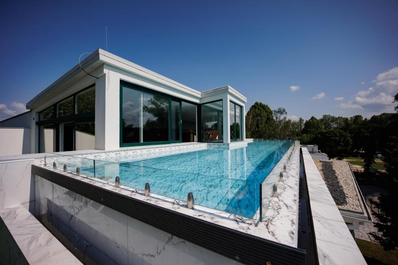 Villa Bauhaus Wellness Apartman Siofok Exterior photo