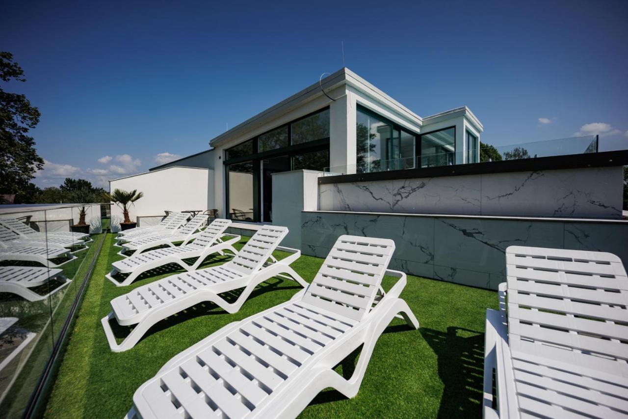 Villa Bauhaus Wellness Apartman Siofok Exterior photo
