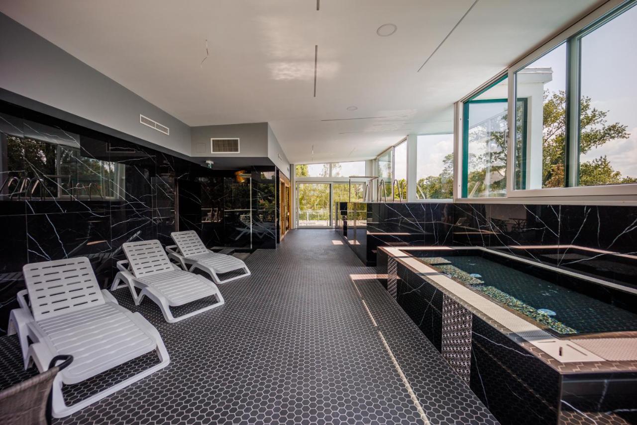 Villa Bauhaus Wellness Apartman Siofok Exterior photo