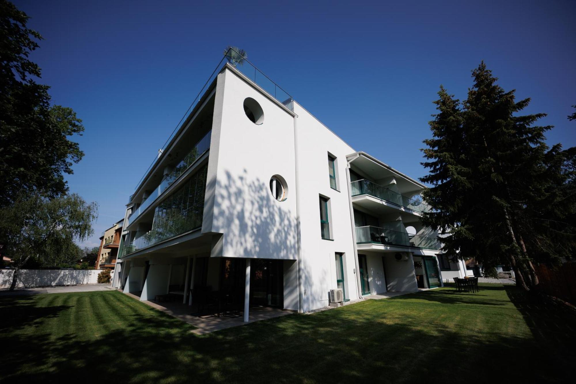 Villa Bauhaus Wellness Apartman Siofok Exterior photo